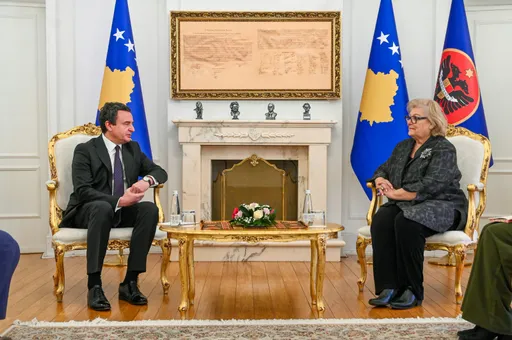 Presidentja e re e Kosovës pret në takim Kurtin, shpreh gatishmërinë për bashkërendim institucional