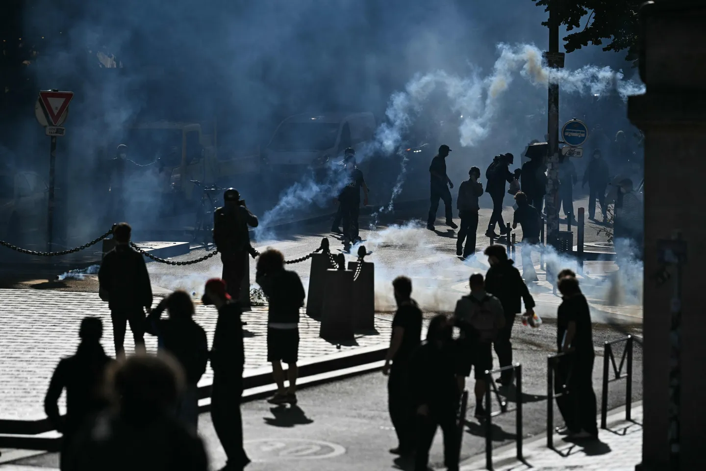 Γαλλία: Σε πανεθνικό χάος εξελίσσονται οι μαθητικές ταραχές