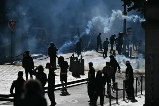 Γαλλία: Σε πανεθνικό χάος εξελίσσονται οι μαθητικές ταραχές