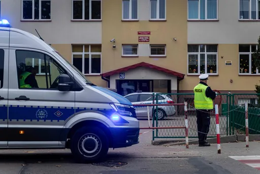 Zamknięte szkoły i przedszkola po ataku 15-latka. Policja zwiększa patrole