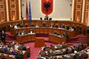 Kuvendi i Shqipërisë miraton mes tensionesh reformën e re administrativo-territoriale