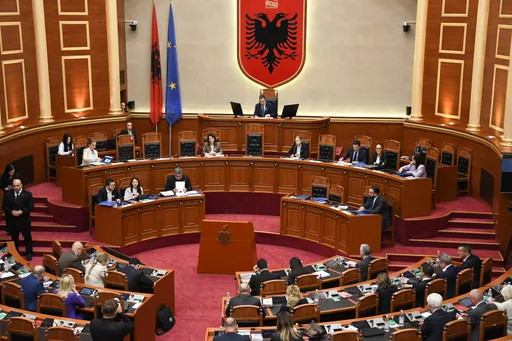 Kuvendi i Shqipërisë miraton mes tensionesh reformën e re administrativo-territoriale
