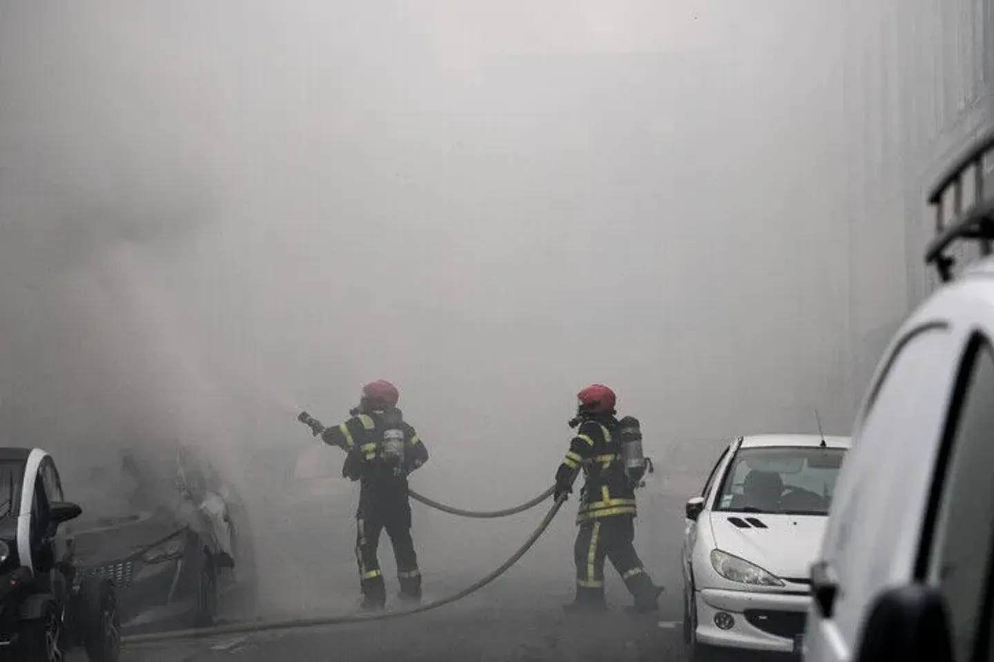 Mbi 100 punonjës të arsimit janë lënduar gjatë protestave të nxënësve në Francë
