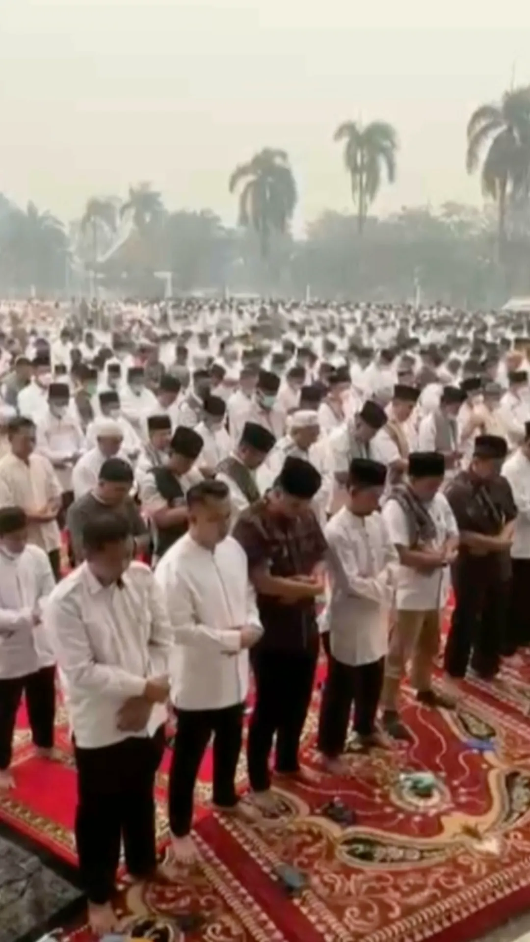 Umat Islam di Palembang gelar salat memohon hujan di tengah kekeringan dan karhutla