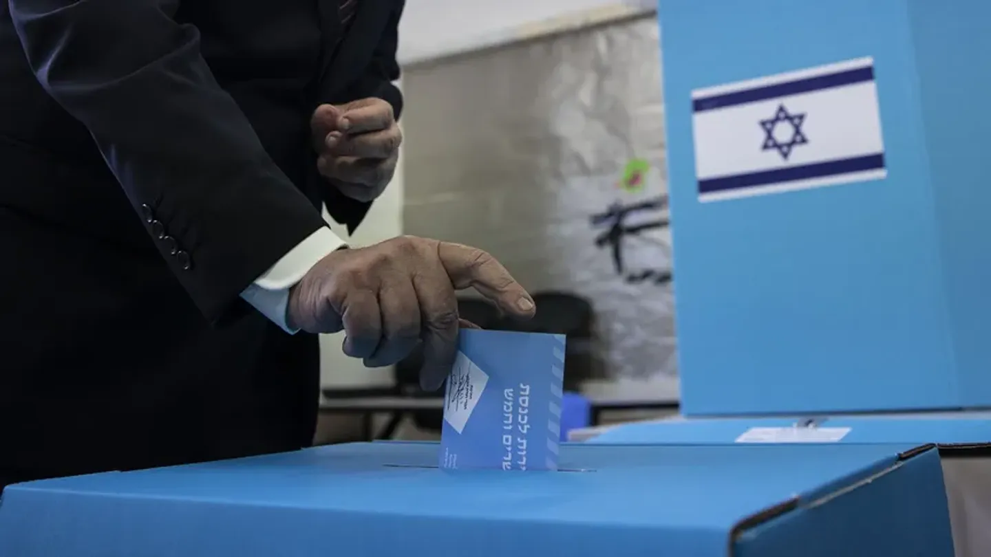 סקר: הקואליציה והאופוזיציה בשוויון של 52 מנדטים, הליכוד מצמצם את הפער מישר של איזנקוט