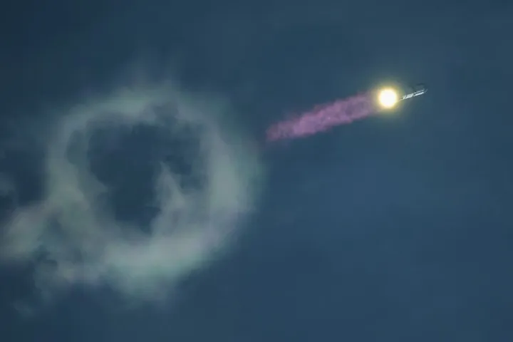 Musks SpaceX kauft US-Frequenzen für Mobilfunk-Angebot