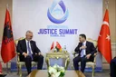 Ministri turk i Drejtësisë takohet në Istanbul me homologun shqiptar