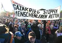 Tausende Menschen bei palästinasolidarischer Friedensdemo in Berlin