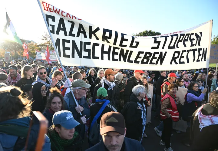 Tausende Menschen bei palästinasolidarischer Friedensdemo in Berlin