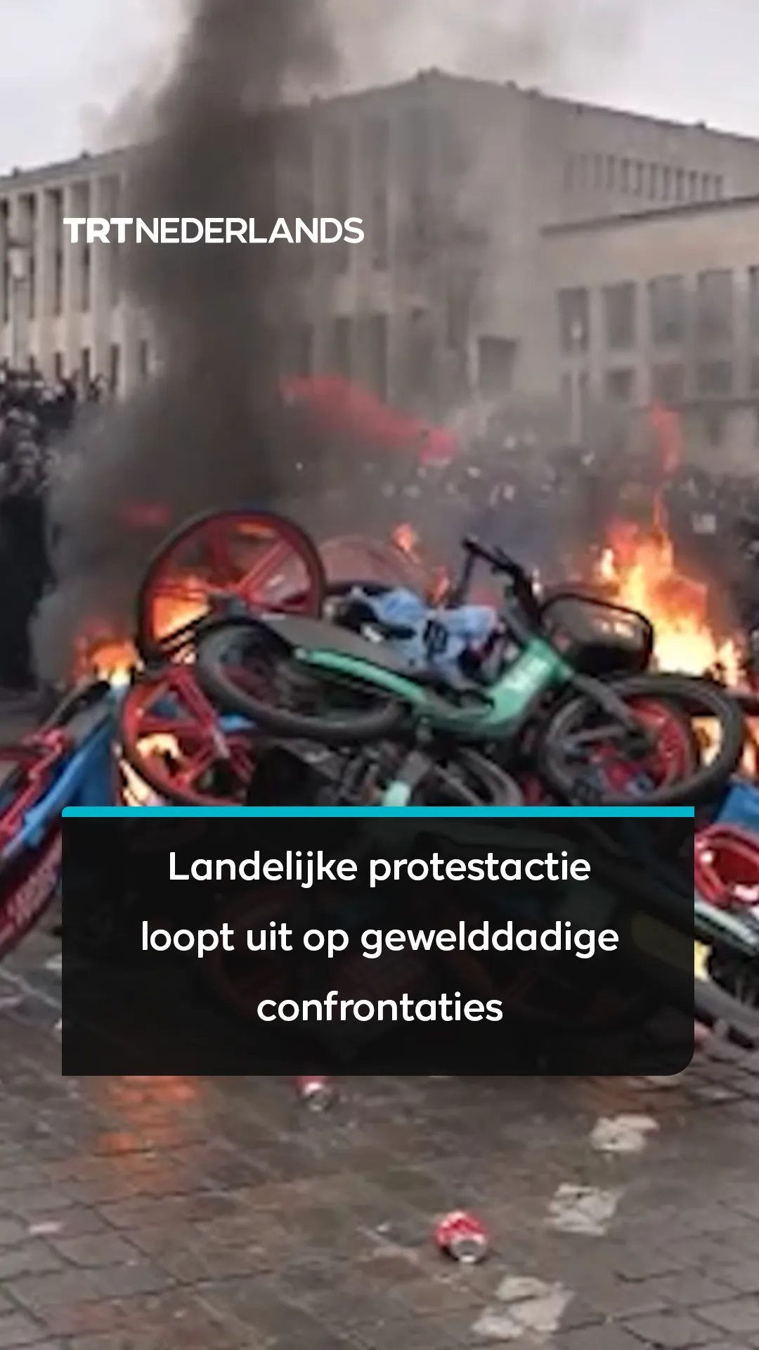 Duizenden nemen deel aan protest tegen bezuinigingen in Brussel, waarbij het tot confrontaties kwam