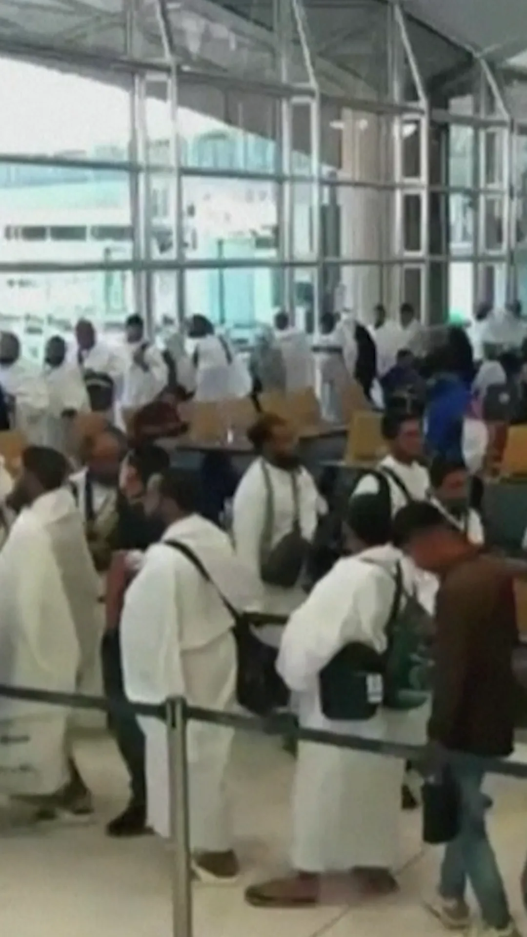 Kamera CCTV merekam ketika serangan Houthi menghantam Bandara Riyadh