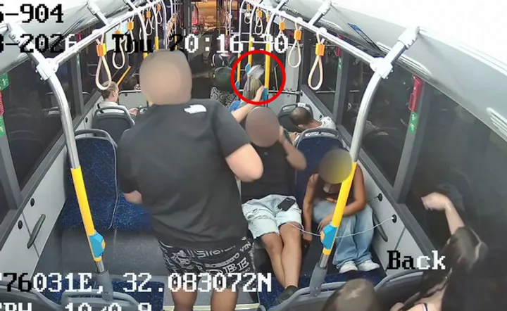 גזענות גלויה בתל אביב: צעירה דרוזית הותקפה באוטובוס רק בשל דיבור בערבית