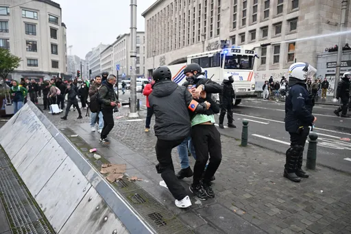 Het parket van Brussel beveelt 21 personen voor te leiden in verband met geweld tijdens protesten