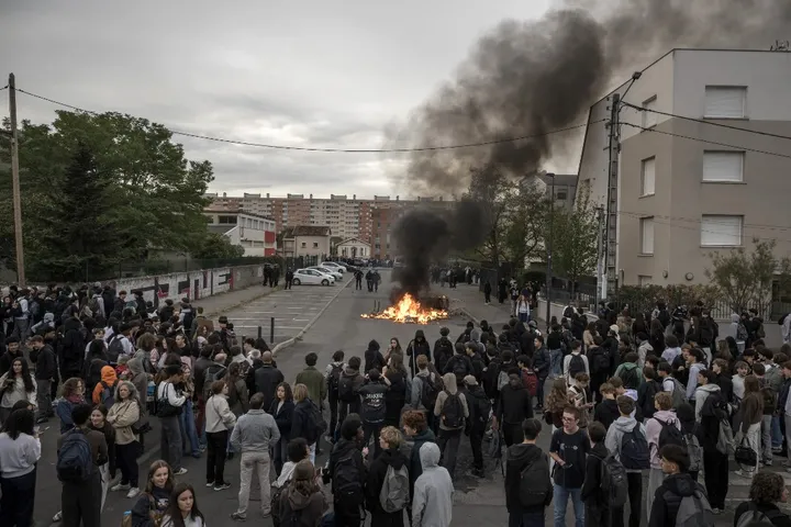 Suite de la mobilisation lycéenne avec des appels à la grève pour mardi