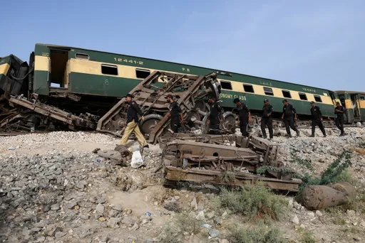 Passenger train derails in Pakistan, killing at least 5 and injuring 30