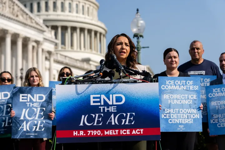US lawmaker introduces bill to dismantle DHS and abolish ICE