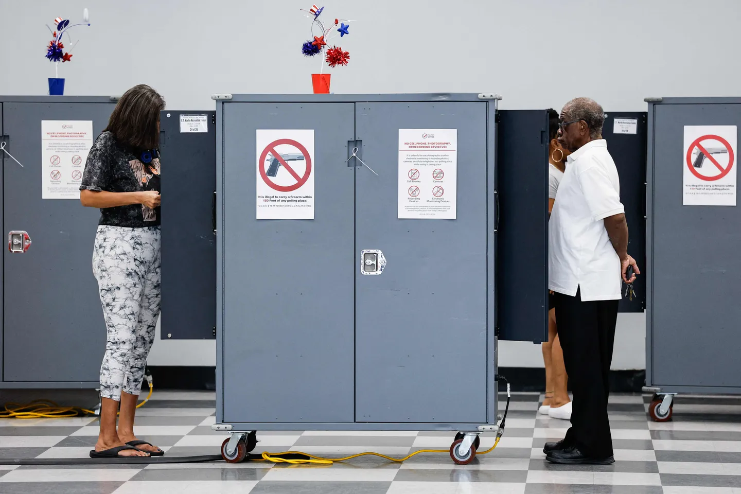 US Democrats recruit 100 election observers over midterm interference fears