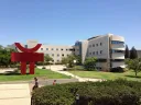 אוניברסיטת תל אביב ביטלה החלטה להרחיק סטודנט מהמעונות בשל מדבקה התומכת בזכות השיבה