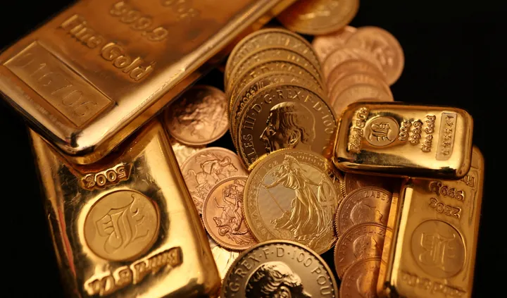 Emas dunia turun ke $4.168, rupiah melemah dan IHSG mendekati level 5.900