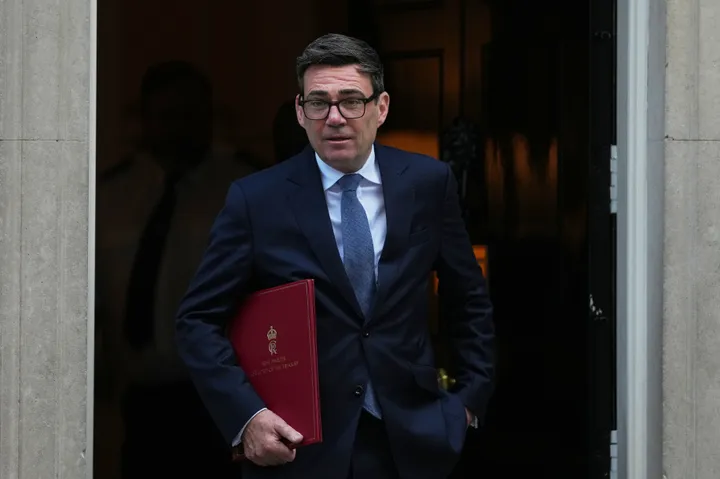 UK PM Burnham pledges support for Ukraine, seeks to mend Trump-Zelenskyy rift