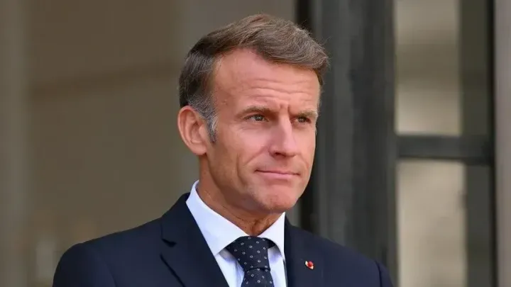 Presidenti francez pranon shqetësimet e të rinjve mes protestave në shkollat ​​e mesme