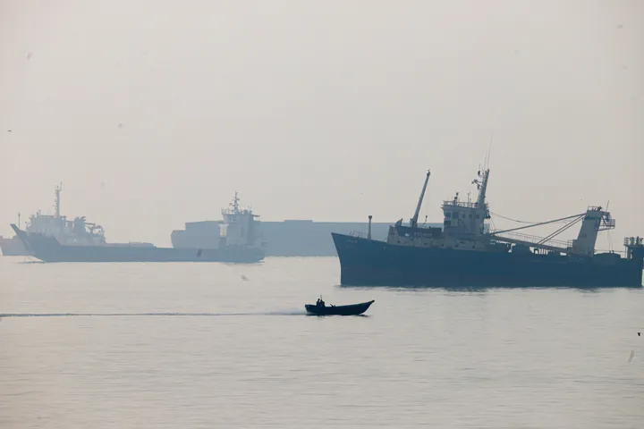 Middle East oil exports plunge as Houthi attacks disrupt Hormuz shipping