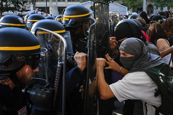 Mouvement lycéen: le syndicat de police Alliance porte plainte contre l’État