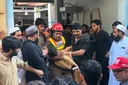 Schuldach in Pakistan stürzt ein - Mindestens 28 Schüler tot