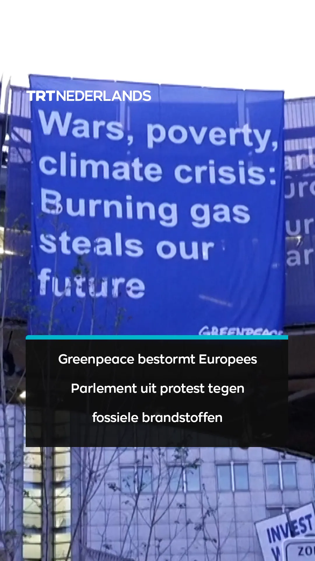 Greenpeace hangt spandoeken tegen gebruik van fossiele brandstoffen in aanloop naar EU-top