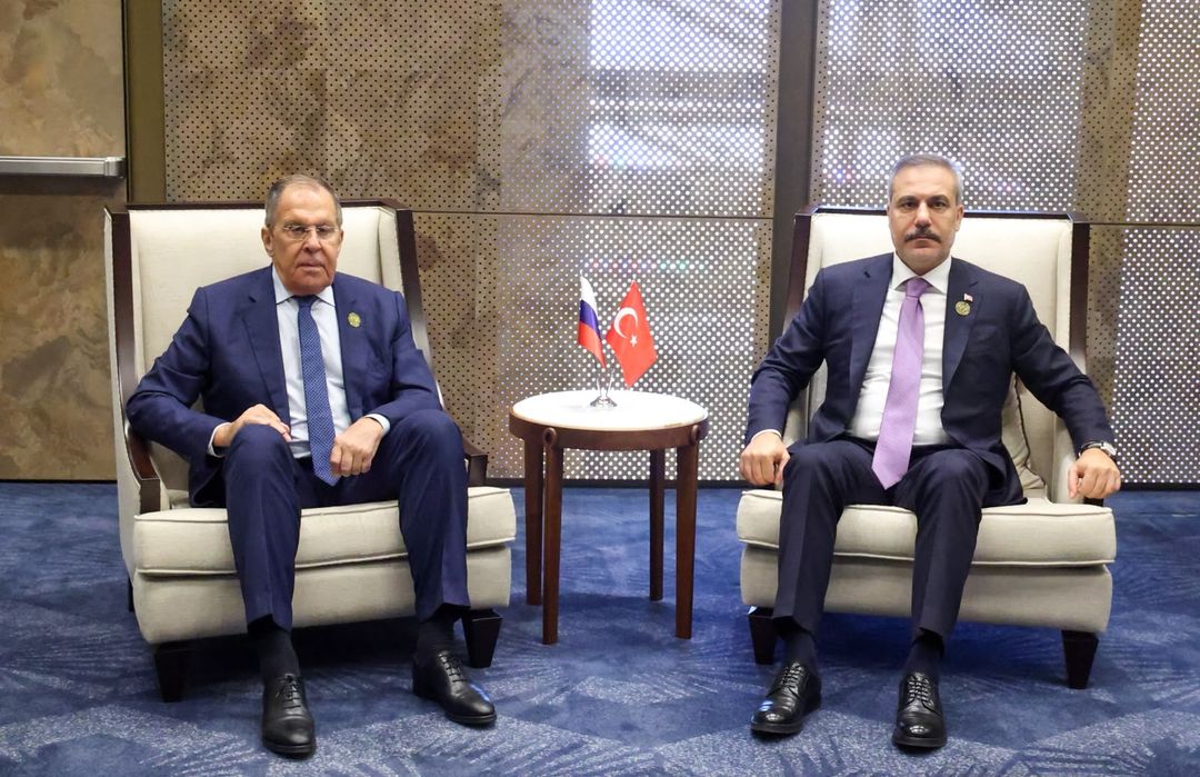 Kryediplomati turk takohet me homologun rus në Baku