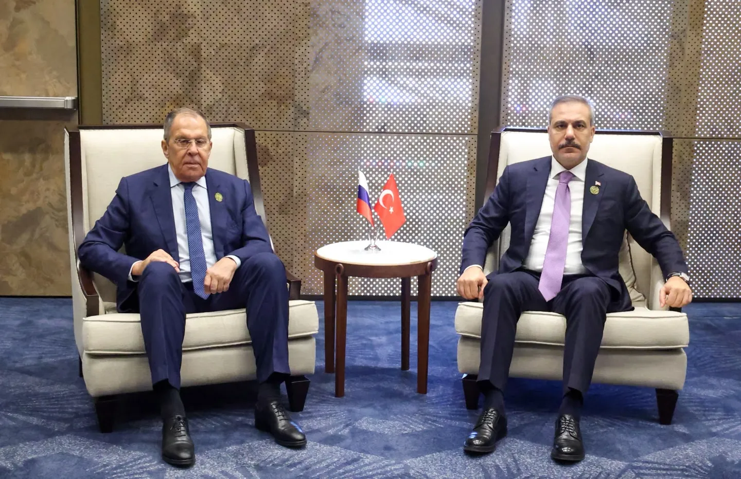 Kryediplomati turk takohet me homologun rus në Baku