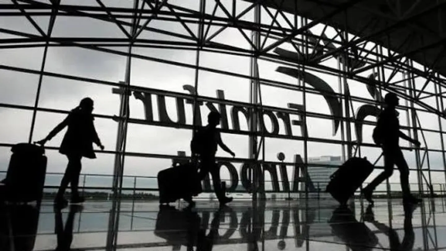 Aeroporti i Frankfurtit po përballet me mungesë të kerozinës për avionë