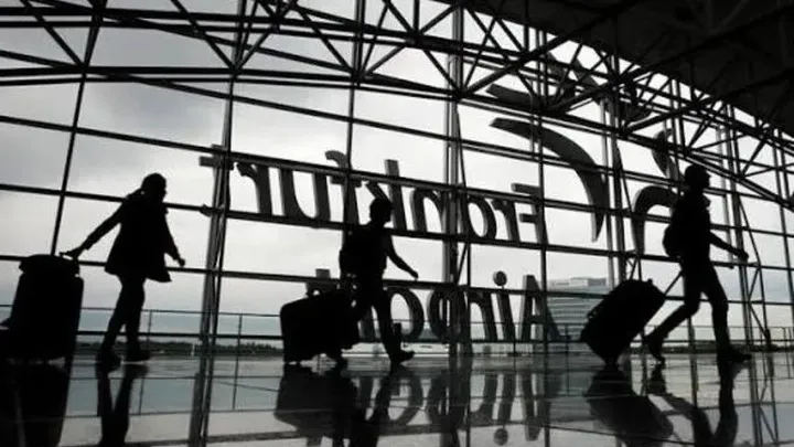 Aeroporti i Frankfurtit po përballet me mungesë të kerozinës për avionë