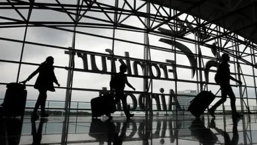Aeroporti i Frankfurtit po përballet me mungesë të kerozinës për avionë
