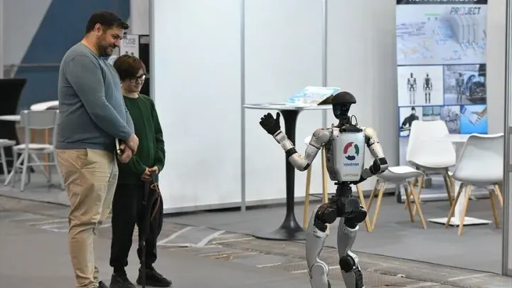 Humanoidni robot i robotski pas među atrakcijama sajma robotike u Novom Sadu