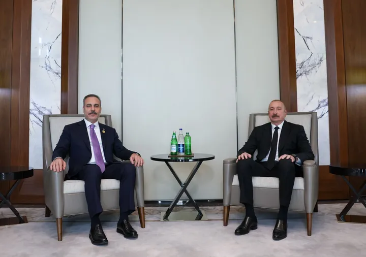 فيدان: تركيا وأذربيجان تتمسكان بروابط الأخوّة والعلاقات بين البلدين تستند إلى أسس استراتيجية متينة