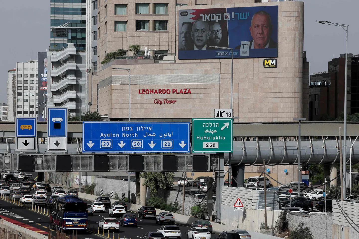 קטאר דוחה את ההאשמות בהתערבות בבחירות בישראל: האופוזיציה תוקפת את נתניהו