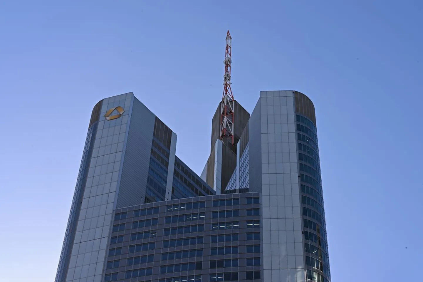 Unicredit: EZB genehmigt Übernahme von Commerzbank-Anteilen
