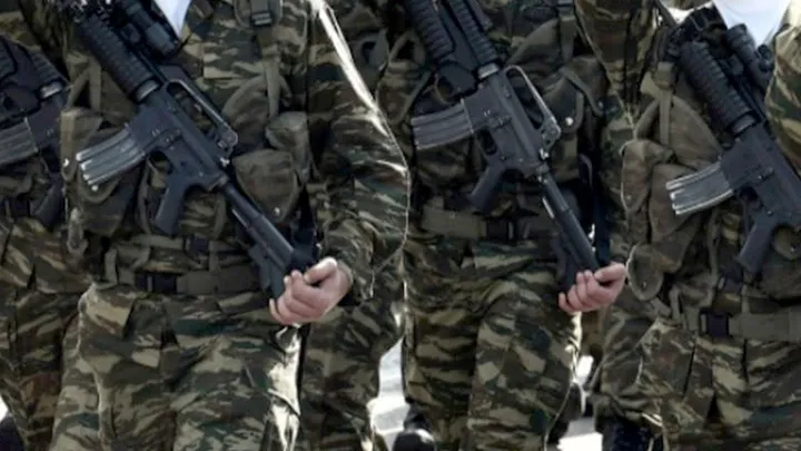 Gretsiyädä êlekkege ğaskäri armiyä ütkärgeçennän 300 meñ litr neft urlağan