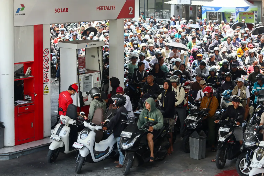Kelangkaan BBM picu demonstrasi di Bali, warga mengantre hingga delapan jam