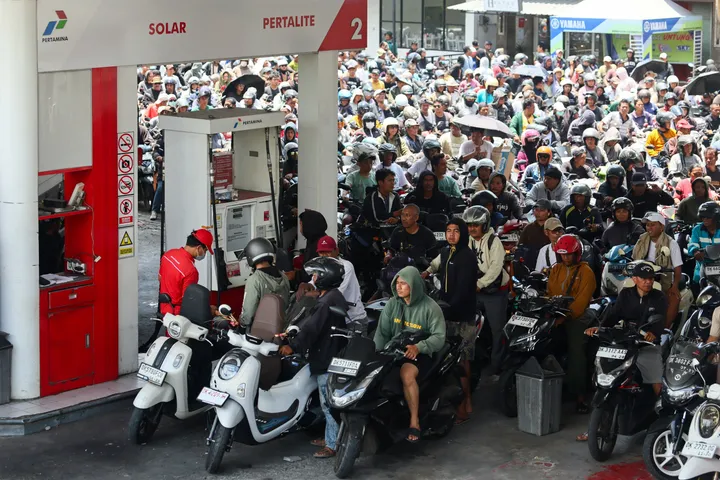 Kelangkaan BBM picu demonstrasi di Bali, warga mengantre hingga delapan jam