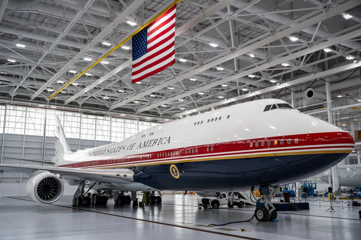 Трамп выпросил у эмира Катара Boeing 747 под борт номер один