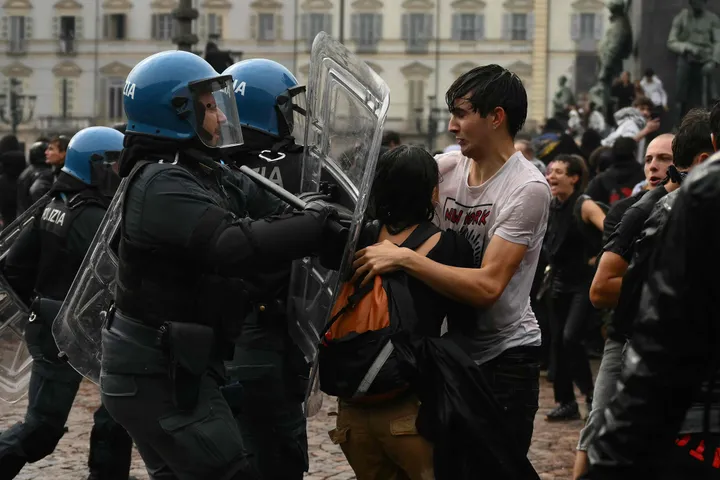 Italy to send 500 troops to Milan after clashes and looting