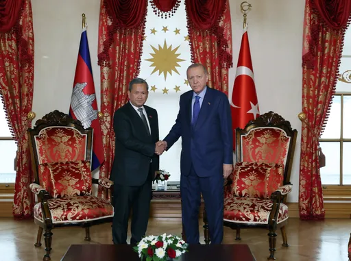 Presidenti turk pret kryeministrin e Kamboxhias