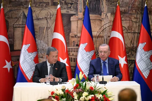 تركيا وكمبوديا توقّعان اتفاقية إطار عسكرية بحضور أردوغان ومانيت