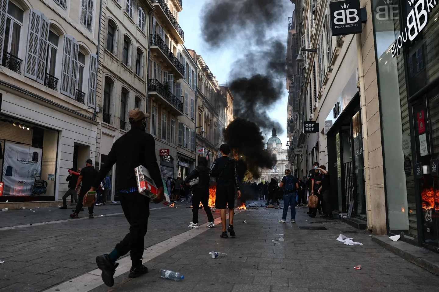 Violences du 17 octobre: le gouvernement donne l’ordre d’incriminer LFI