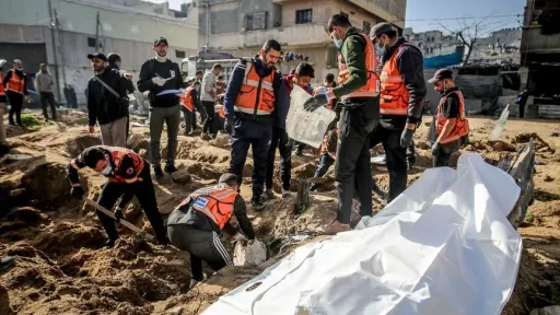 Klanjana kolektivna dženaza u Gazi za 75 Palestinaca pronađenih pod ruševinama kuća