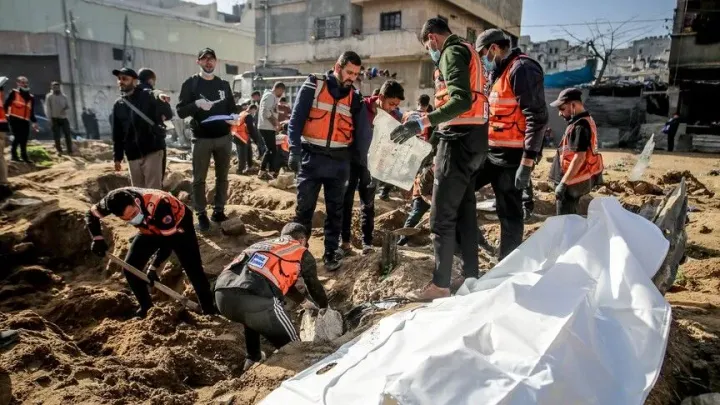 Klanjana kolektivna dženaza u Gazi za 75 Palestinaca pronađenih pod ruševinama kuća