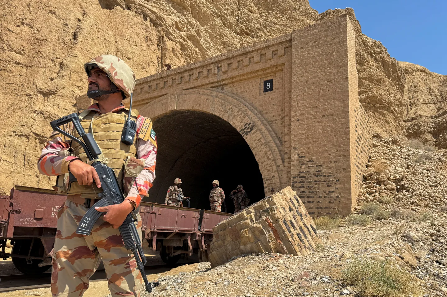 Army officer, 4 terrorists killed in southwestern Pakistan