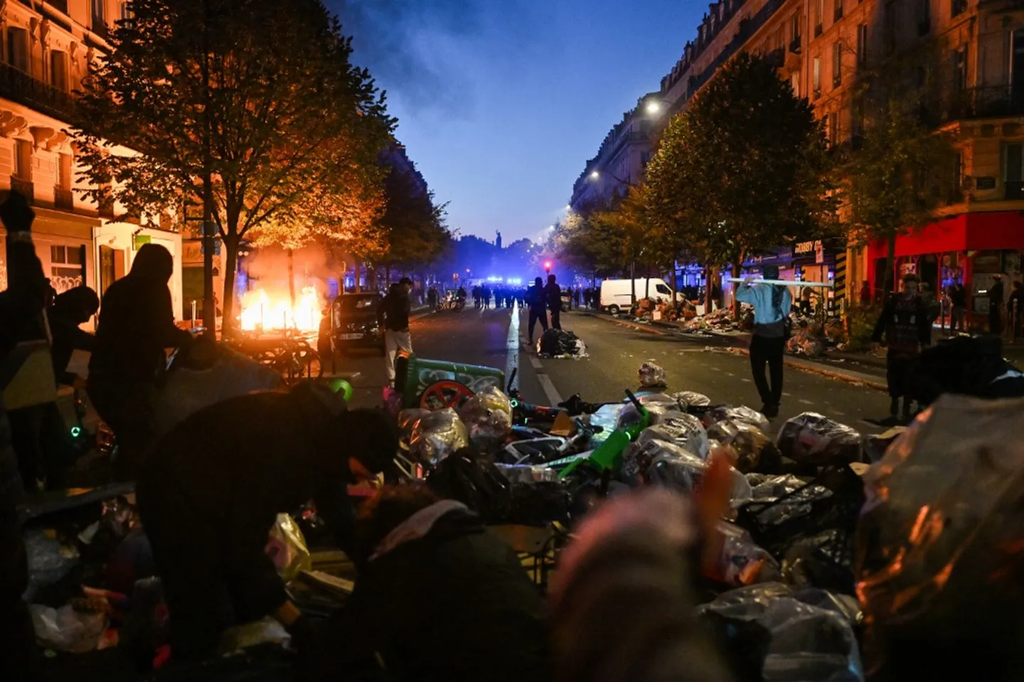 Violences en France: Macron promet la fermeté